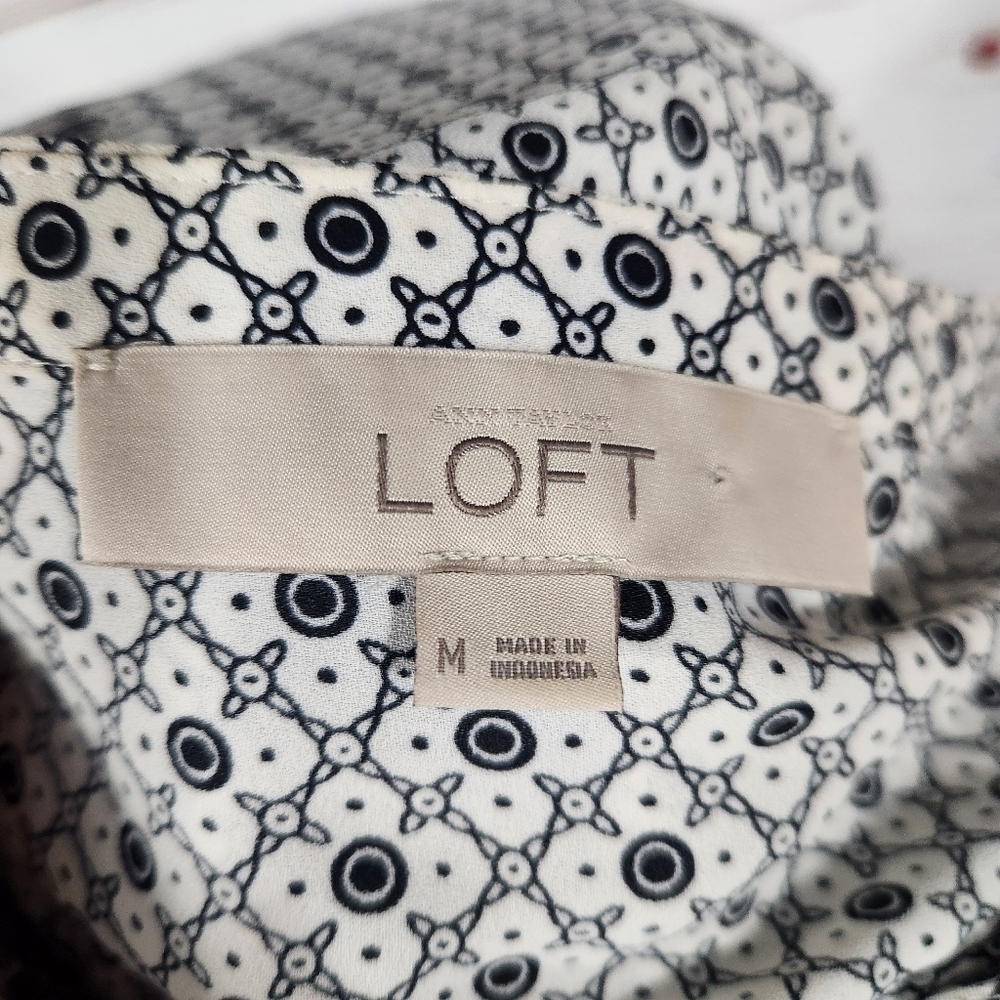 LOFT Black and White Geometric Blouse Top Size Medium - Picture 5 of 6